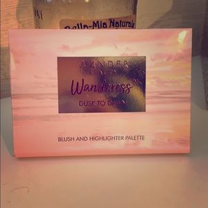 Wander Beauty blush and highlighter palette